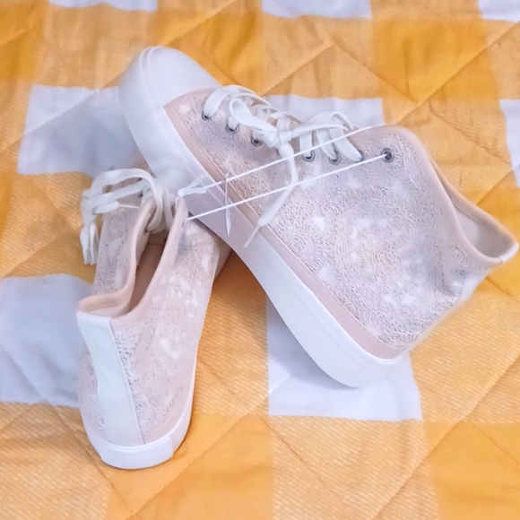 American Eagle hi-top sneakers, size 10 NWT - Picture 4 of 5